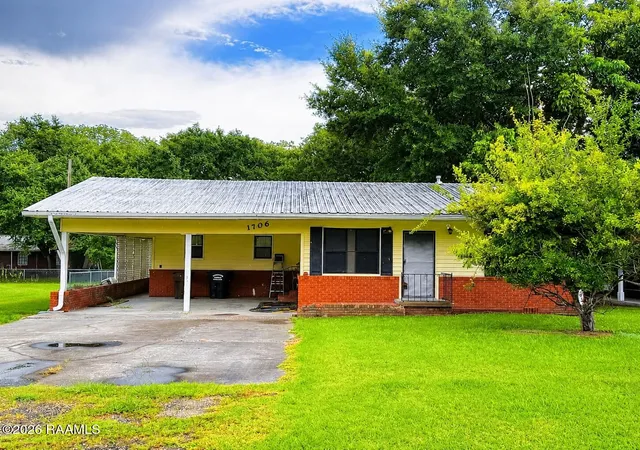 Homes for sale in Abbeville, LA | 1706 W Port St, Abbeville, LA 70510 | MLS# 2600006286