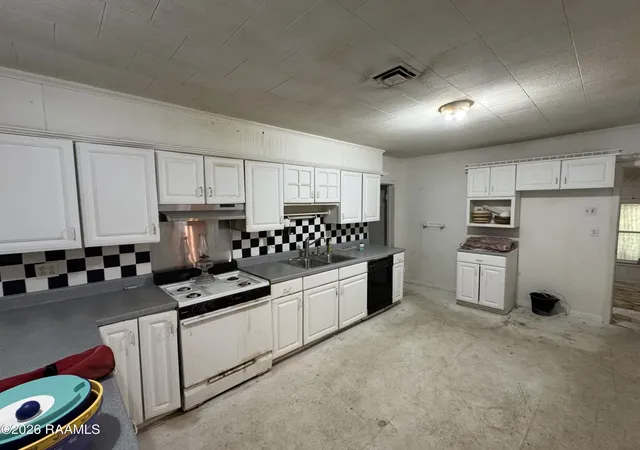5th image of 1706 W Port St, Abbeville, LA 70510 | MLS# 2600006286
