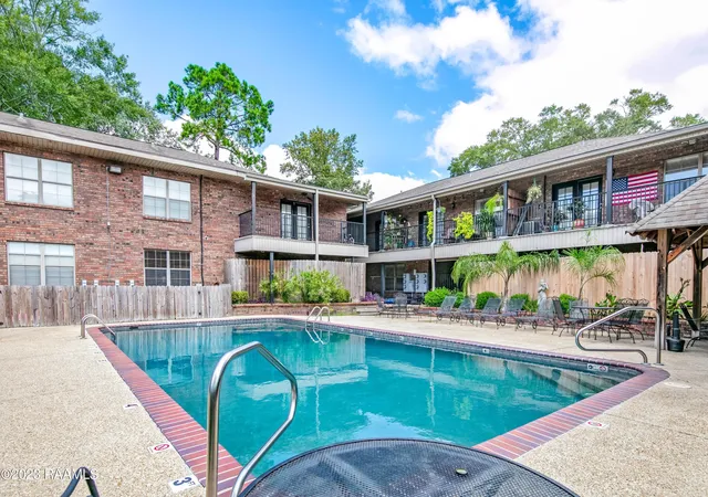 2nd image of 112 Hillside Dr, Lafayette, LA 70503