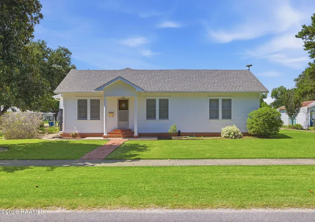 Homes for sale in Jennings, LA | 602 3rd St, Jennings, LA 70546 | MLS# 2600005328