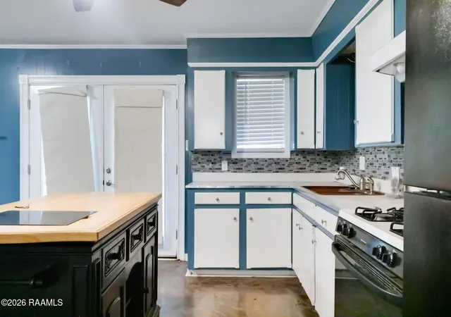 image of 435 E Cedar St, Lafayette, LA 70501 | MLS# 2600006175
