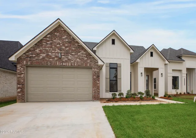 Homes for sale in Broussard, LA | 107 Fountain Meadow Dr, Broussard, LA 70518 | MLS# 2600000888