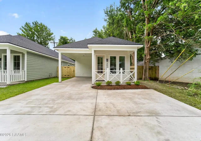 2nd image of 302 Academy Rd, Lafayette, LA 70503 | MLS# 2600007623