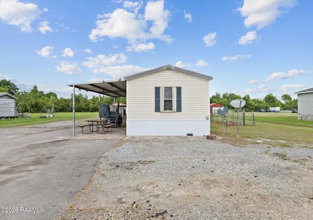 Photo 4 of Sale Pending at 1306 L Dubois Rd, New Iberia, LA 70560 | MLS# 2600007381 | Listing updated on 2026-09-29