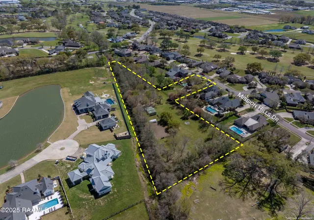 2nd image of 110 Mission Hills Dr, Broussard, LA 70518 | MLS# 2020021402