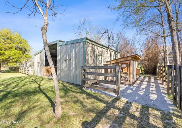 Photo 4 of Single family home for sale at 110 Mission Hills Dr, Broussard, LA 70518 | MLS# 2020021402 | Listing updated on 2026-07-21