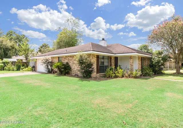 Photo 2 of Single family home for sale at 201 Longfellow Dr, Lafayette, LA 70503 | MLS# 2600007678 | Listing updated on 2026-09-11