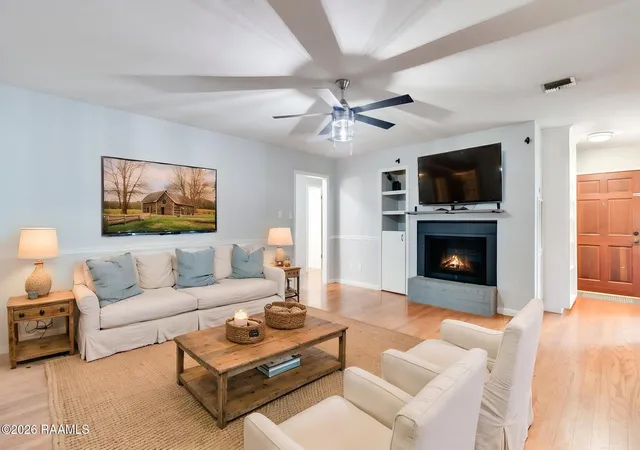 Photo 3 of Single family home for sale at 201 Longfellow Dr, Lafayette, LA 70503 | MLS# 2600007678 | Listing updated on 2026-09-11