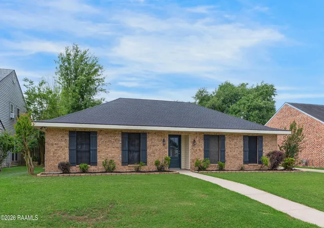 Homes for sale in New Iberia, LA | 307 Celeste Dr, New Iberia, LA 70560 | MLS# 2600003499