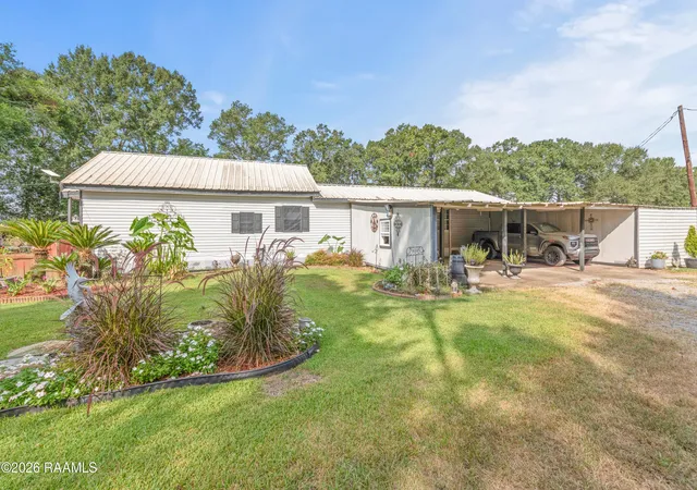 Photo 3 of Sale Pending at 106 Coteau Rd, New Iberia, LA 70560 | MLS# 2600007297 | Listing updated on 2026-08-22