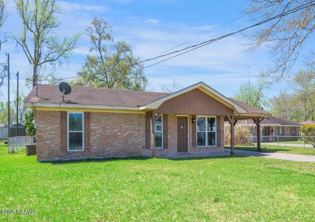 Homes for sale in New Iberia, LA | 512 Texaco St, New Iberia, LA 70563 | MLS# 25001819