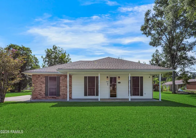 1st image of 1404 Willow St, New Iberia, LA 70560 | MLS# 2600006853