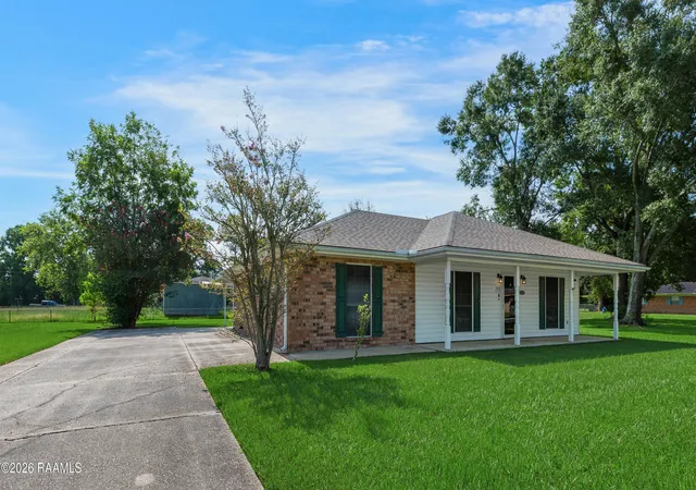 2nd image of 1404 Willow St, New Iberia, LA 70560 | MLS# 2600006853