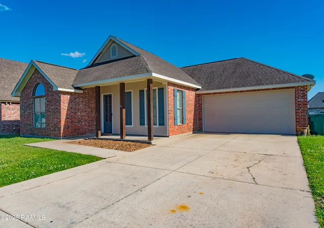 Photo 3 of Sale Pending at 200 Oak Hill Ln, Youngsville, LA 70592 | MLS# 2600007819 | Listing updated on 2026-09-18