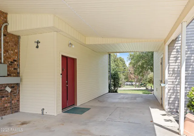 3rd image of 4300 W Old Spanish Trl, New Iberia, LA 70560 | MLS# 2500003308