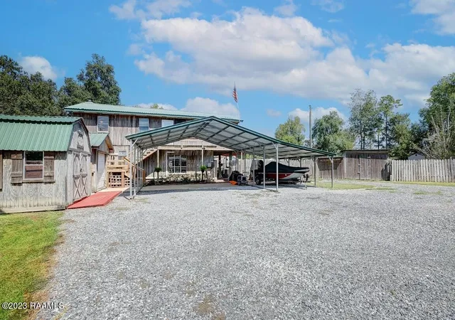 Homes for sale in Breaux Bridge, LA | 1010 Evangeline St, Breaux Bridge, LA 70517 | MLS# 23008660
