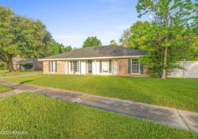 Photo 2 of Single family home for sale at 108 N Governor Miro Dr, Lafayette, LA 70506 | MLS# 2600002990 | Listing updated on 2026-04-16