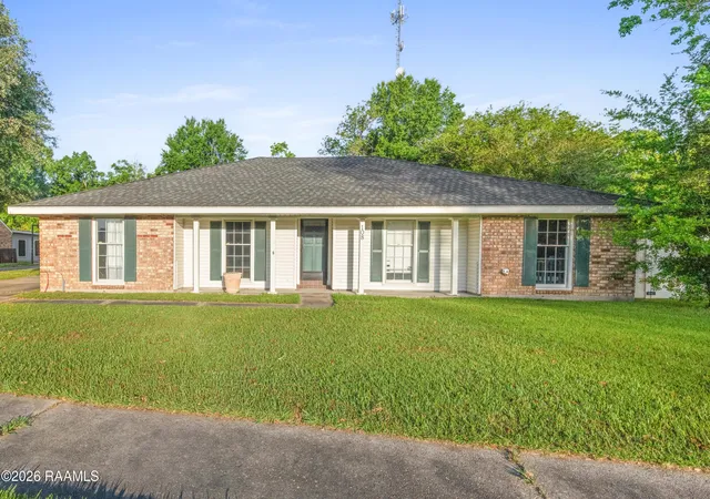 Photo 3 of Single family home for sale at 108 N Governor Miro Dr, Lafayette, LA 70506 | MLS# 2600002990 | Listing updated on 2026-04-16