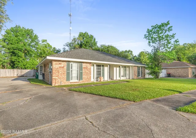 Photo 3 of Single family home for sale at 108 N Governor Miro Dr, Lafayette, LA 70506 | MLS# 2600002990 | Listing updated on 2026-04-16