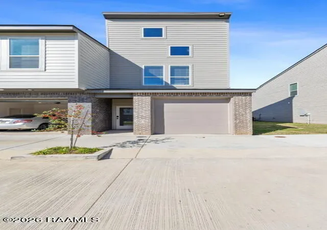 Photo 1 of Townhouse for sale at 500 Highland Oaks Ln, Lafayette, LA 70508 | MLS# 2500007034 | Listing updated on 2026-01-19
