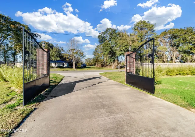 4th image of 1319 W Gloria Switch Rd, Carencro, LA 70520 | MLS# 2020023519