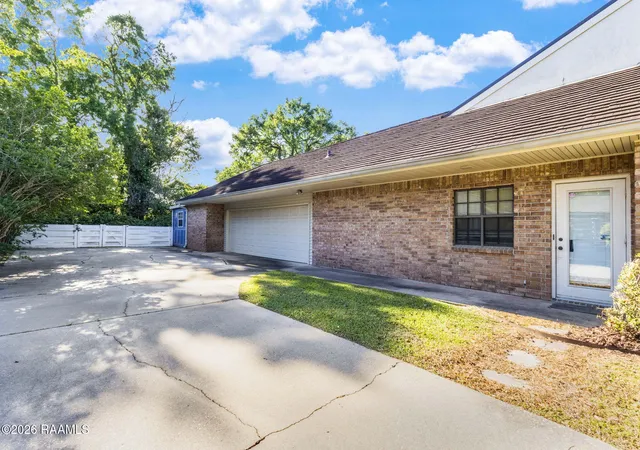Photo 3 of Sale Pending at 122 Nickerson Pkwy, Lafayette, LA 70501 | MLS# 2600002957 | Listing updated on 2026-08-31