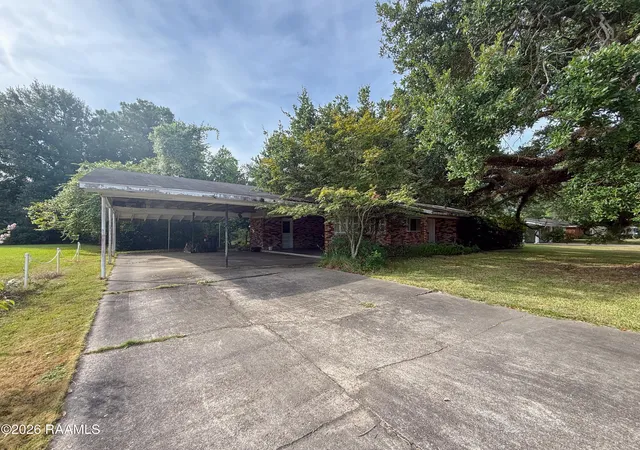 2nd image of 214 Birch Dr, Lafayette, LA 70506 | MLS# 2600007886
