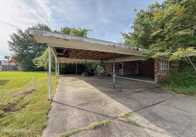 Photo 3 of Sale Pending at 214 Birch Dr, Lafayette, LA 70506 | MLS# 2600007886 | Listing updated on 2026-08-27