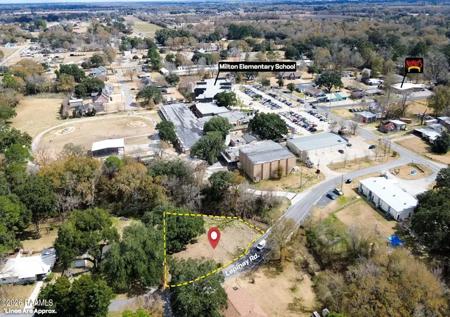 2nd image of 124 Lepinay Rd, Lafayette, LA 70508 | MLS# 2600000858