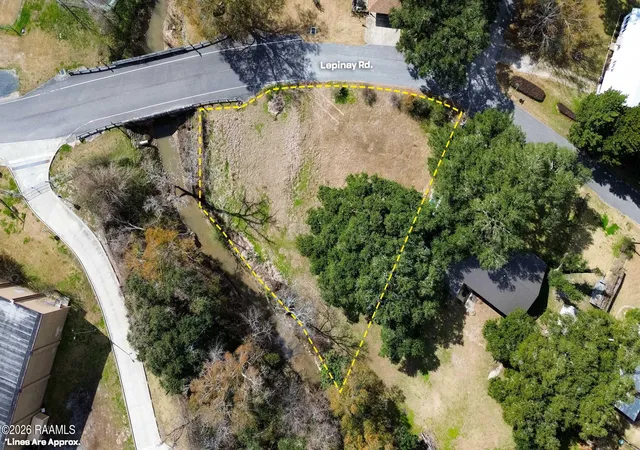 3rd image of 124 Lepinay Rd, Lafayette, LA 70508 | MLS# 2600000858