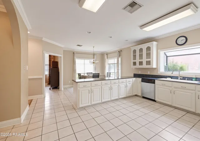 Homes for sale in New Iberia, LA | 604 Oak Manor Dr, New Iberia, LA 70563 | MLS# 2600004752