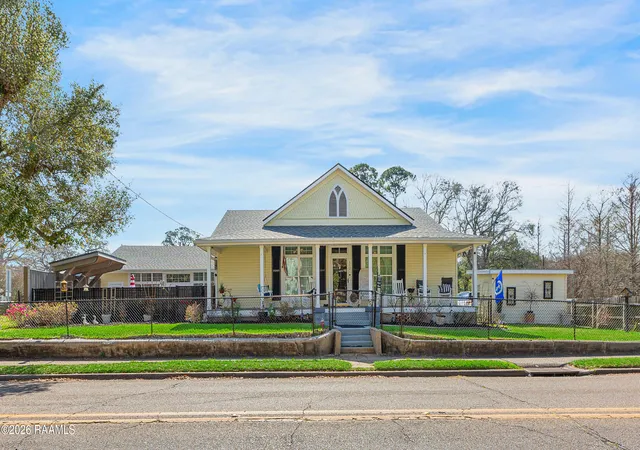2nd image of 112 Bridge St, New Iberia, LA 70563 | MLS# 2600001674