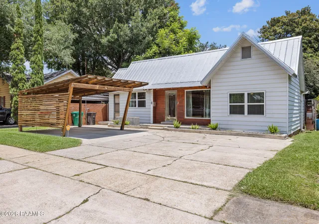 Photo 1 of Single family home for sale at 142 Cedar Crst Ct, Lafayette, LA 70501 | MLS# 2600006068 | Listing updated on 2026-09-03