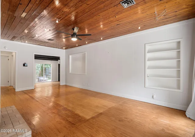 Photo 2 of Single family home for sale at 142 Cedar Crst Ct, Lafayette, LA 70501 | MLS# 2600006068 | Listing updated on 2026-09-03