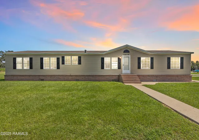 Homes for sale in New Iberia, LA | 4014 Rue Martine, New Iberia, LA 70560 | MLS# 2500002135