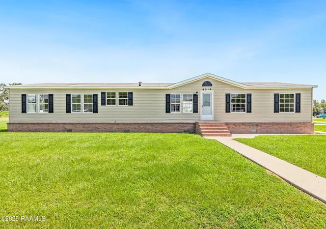 Homes for sale in New Iberia, LA | 4014 Rue Martine, New Iberia, LA 70560 | MLS# 2500002135