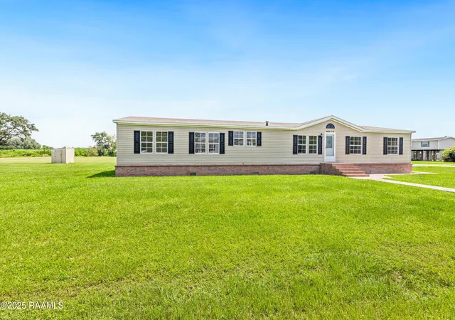 Photo 2 of Manufactured home for sale at 4014 Rue Martine, New Iberia, LA 70560 | MLS# 2500002135 | Listing updated on 2026-08-16