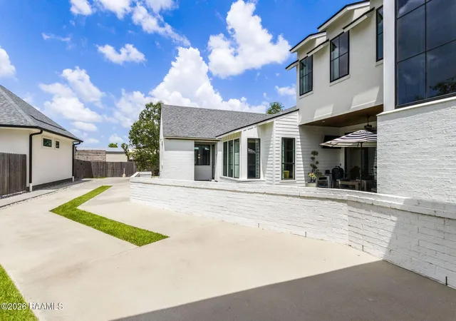 Photo 3 of Single family home for sale at 203 Shadow Bnd Dr, Broussard, LA 70518 | MLS# 2600006575 | Listing updated on 2026-08-31