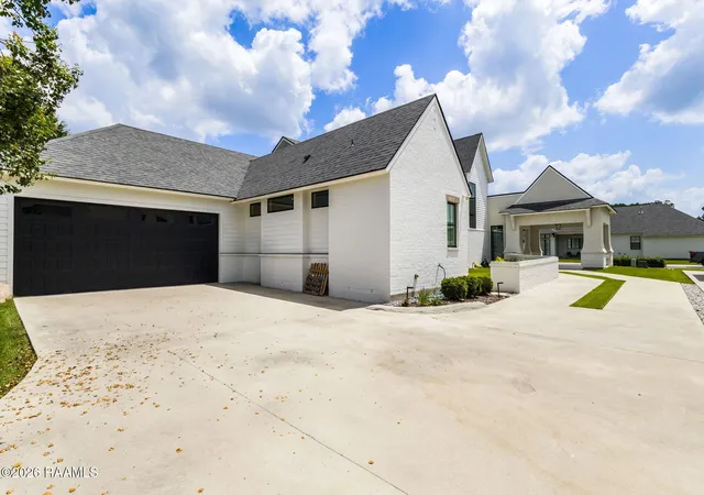 Photo 3 of Single family home for sale at 203 Shadow Bnd Dr, Broussard, LA 70518 | MLS# 2600006575 | Listing updated on 2026-08-31