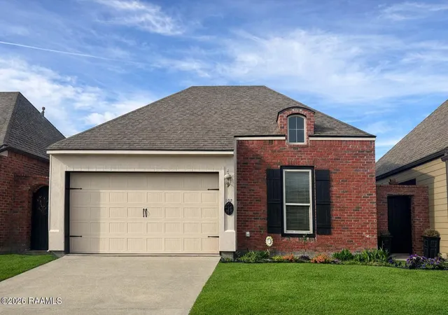 Homes for sale in Lafayette, LA | 107 Serenity Sound Dr, Lafayette, LA 70506 | MLS# 2600002397