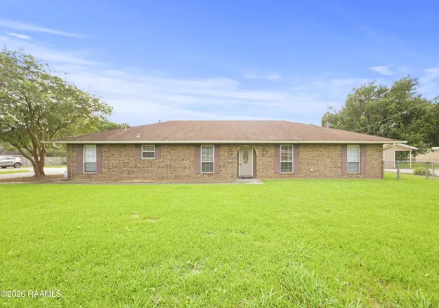 3rd image of 2806 Old Jeanerette Rd, New Iberia, LA 70563 | MLS# 2600006230