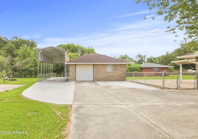 5th image of 2806 Old Jeanerette Rd, New Iberia, LA 70563 | MLS# 2600006230