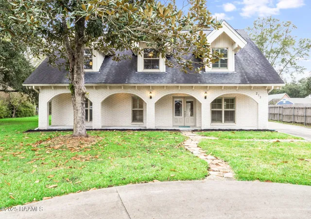 Photo 3 of Single family home for sale at 213 Miller St, Lafayette, LA 70503 | MLS# 2500006049 | Listing updated on 2026-09-17