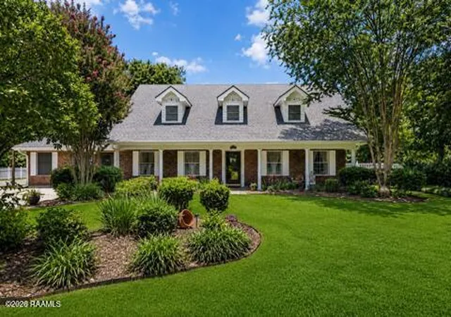 Photo 1 of Single family home for sale at 208 Pembroke Ln, Lafayette, LA 70508 | MLS# 2600005928 | Listing updated on 2026-08-21