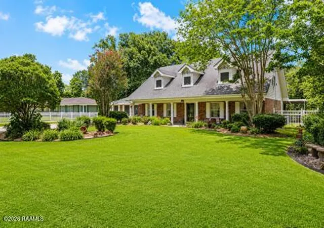Photo 2 of Single family home for sale at 208 Pembroke Ln, Lafayette, LA 70508 | MLS# 2600005928 | Listing updated on 2026-08-21