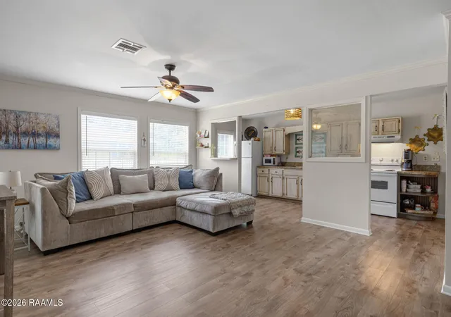 Photo 3 of Single family home for sale at 208 Pembroke Ln, Lafayette, LA 70508 | MLS# 2600005928 | Listing updated on 2026-08-21
