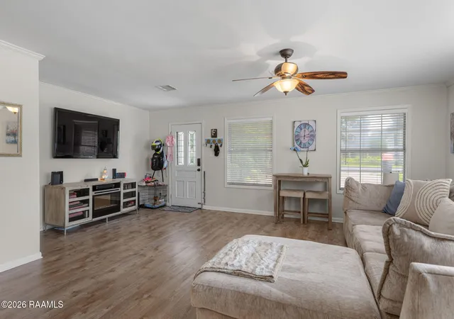 Photo 3 of Single family home for sale at 208 Pembroke Ln, Lafayette, LA 70508 | MLS# 2600005928 | Listing updated on 2026-08-21