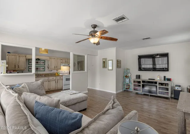 Photo 4 of Single family home for sale at 208 Pembroke Ln, Lafayette, LA 70508 | MLS# 2600005928 | Listing updated on 2026-08-21