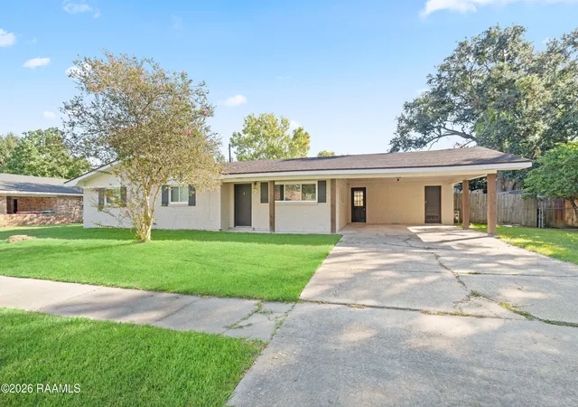 Photo 2 of Sale Pending at 602 Idlewood Blvd, Lafayette, LA 70506 | MLS# 2600007281 | Listing updated on 2026-08-20