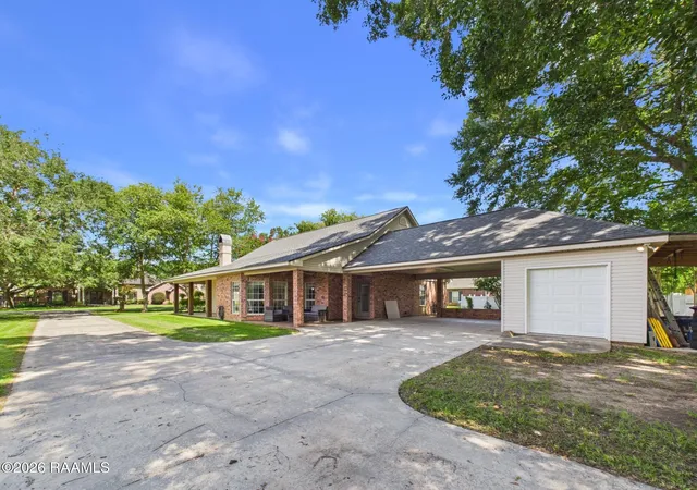 Photo 3 of Sale Pending at 118 Kentucky Ln, Lafayette, LA 70507 | MLS# 2600006323 | Listing updated on 2026-08-23